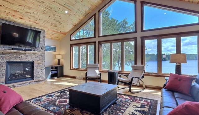 Northwoods WI Lakefront Cabin 6BR on Lake Nokomis