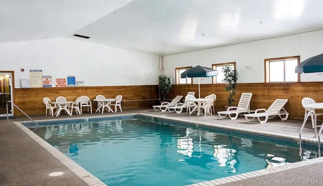 Norwood Inn and Suites - Minneapolis-St Paul Roseville