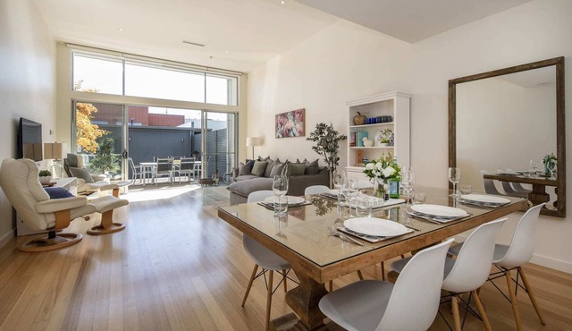 NORWOOD RETREAT - Stunning Townhouse