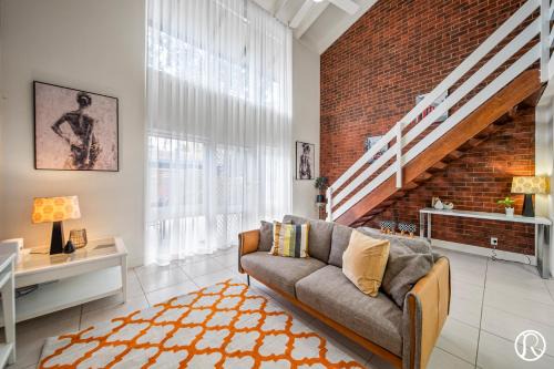 Norwood Urban Sanctuary Condo 2b1b free parking