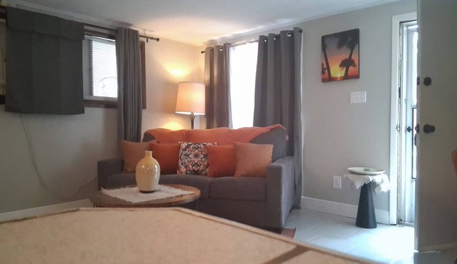 Nostalgic 2bed home in Crystal River, Minutes to Kings bay, Manatees &more