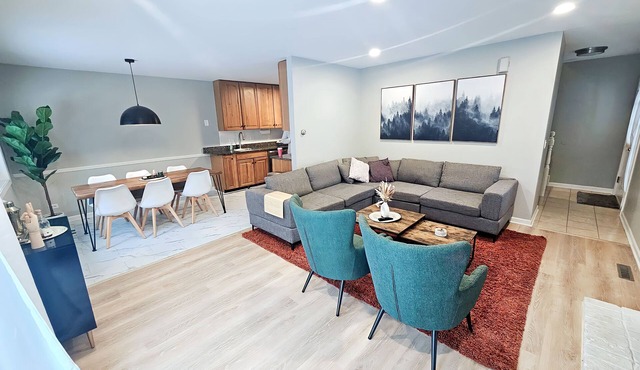 Nostalgic Naperville Escape 3Br, 1.5 Ba