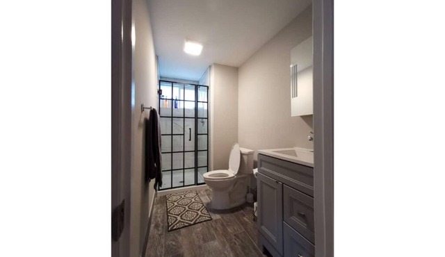 Not accepting bookings for now, Private suite by the lake private entry