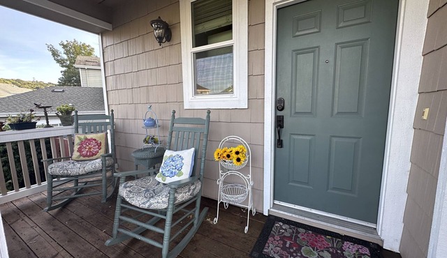 Not Active Charming 2-bedroom cottage in awesome Petaluma with WiFi, AC