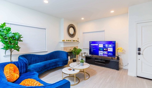Not Affected by the Fire/elegant Pasadena Retreat Prime Comfort Awaits