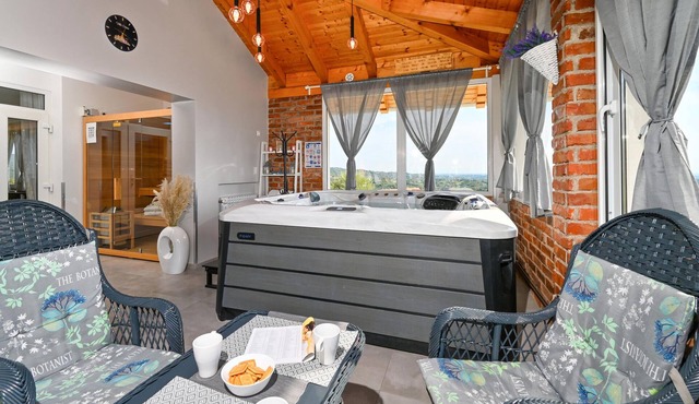 Not far from Zagreb is this beautiful vacation home with swimming pool, jacuzzi and sauna.