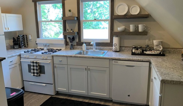 Not so rustic brand new apartment on beautiful Pine Mountain Lake.