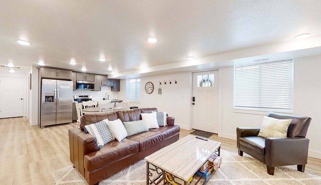 Notable Apartment - Mountain Views, Kitchen, & W/D