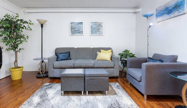 Noteworthy by Opryland. No Stairs Fast Wifi.