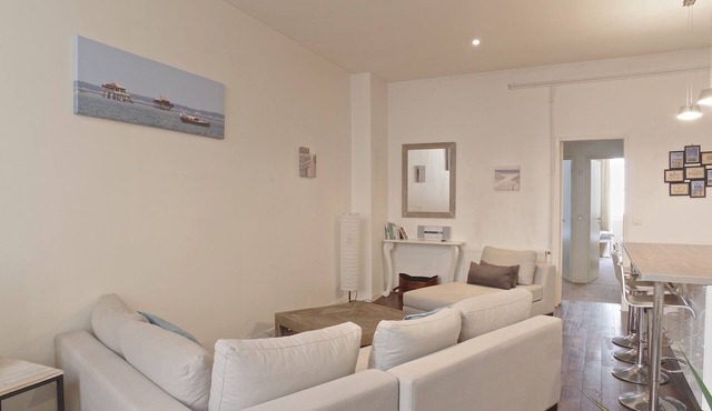 Notre Dame - 2 bedroom apartment with parking in Les Chartrons