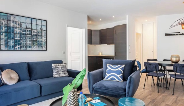 Notre Dame 3 bedroom apartment with AC & Elevator