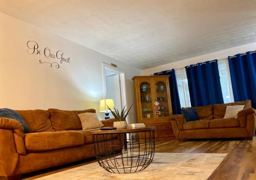 Notre Dame vs USC, 5 BR Ranch Walk to Campus, 2 Full Baths, Game Room