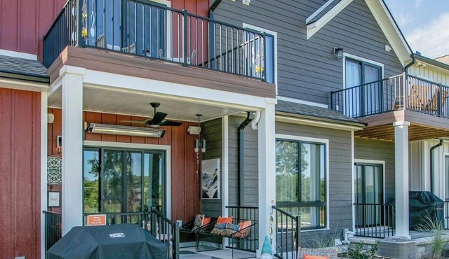 Notre Grande Dame - Spacious NEW 4-bedroom within walking distance to ND