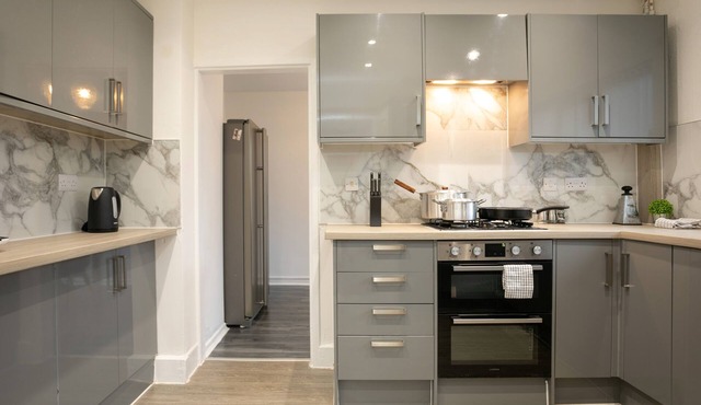 Nottingham Top Serviced Home (Chayil Experts)