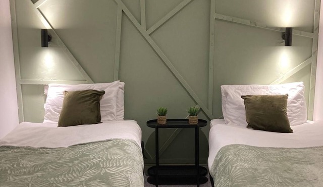 Notts - 2x Kitchen & Shower Home