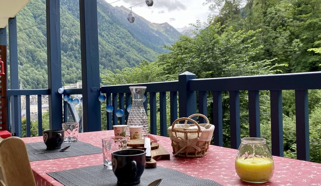Nouveau! Appartement Rénové en 2021 Avec Superbe vue Montagne, Cascade et Vallée