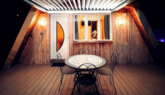 Nouveau chalet romantique à la montagne avec jacuzzi et sauna privatif