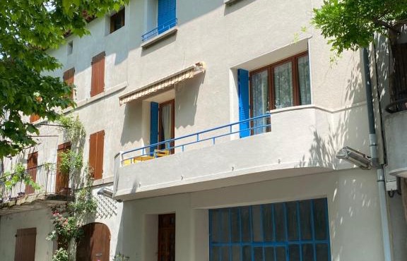 NOUVEAU Maison de la place