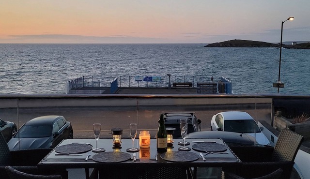 Nov & Dec Reductions! Luxury 2 bed apartment, stunning views over Fistral Beach