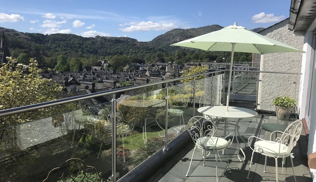 Now booking 2026 6 guests £99 pnight Feb/MarWEEKS ViewPoolJacuzzi 1xPet car pk