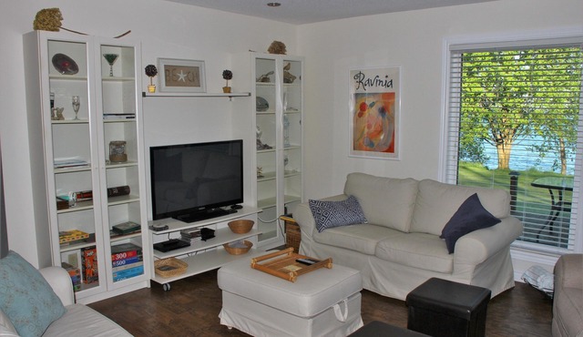 NOW THAT'S COZY - Elegant 3 BR on private sandy beach waterfront on Lake Erie