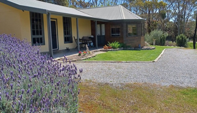 Nowhere Else Cottage with private spa.nUnique farm stay.