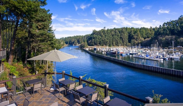 Noyo Harbor Inn Restaurant and Tavern