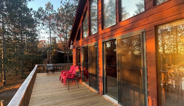 nPicturesque 4 - Bedroom Lakefront Cabin on the popular Minong Flowage
