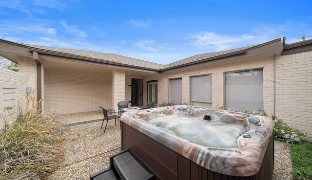 Nr Galleria & Med Center | Hot Tub | Games | WiFi