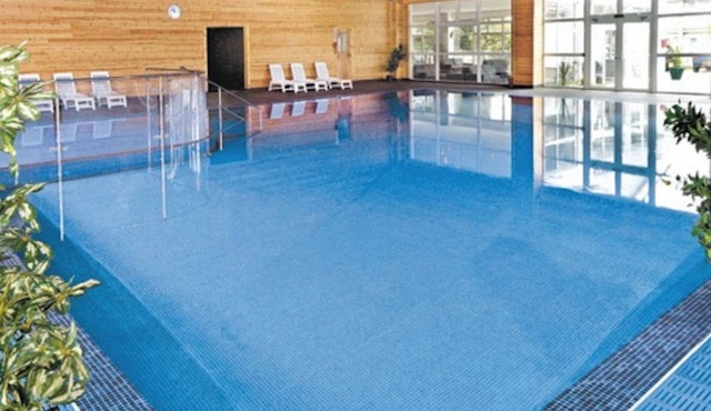 Nr Newquay large 4 bed lodge sleeps 8/10 full use of leisure facilities included