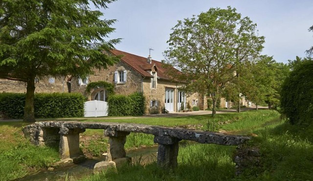 Nr SEMUR en AUXOIS Experience the Delights of this Fabulous Farmhouse