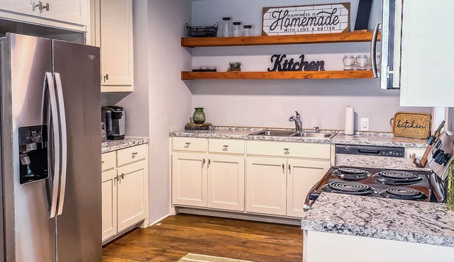NRH Retreat in the Heart of it All! Sleeps 8!