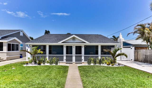 NSB 1/1 beachside pool home! blocks from Flagler Ave - pets welcome