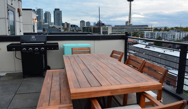 nTraveler's Dream Cityscape with Space Needle views