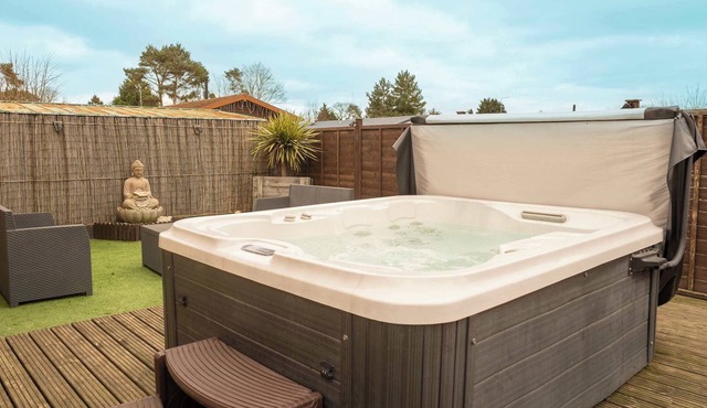 Nualas Lodge | Family-Friendly Hot Tub Break