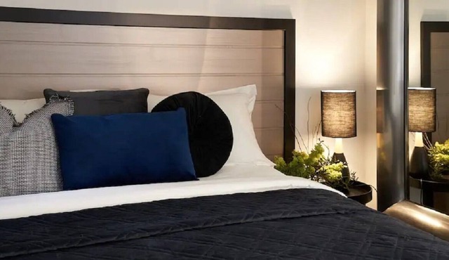 Nudgenudge: Luxury Heritage Home for a Couple