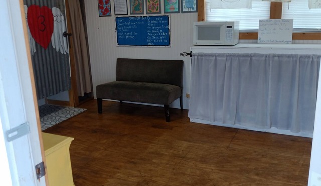 Nueces Nook Cabin #1- with single bed and trundle