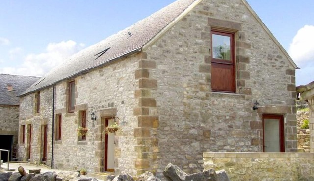 NUFFIES COTTAGE, family friendly, with a garden in Winster