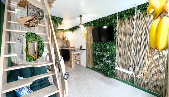 Nuit dans la jungle - love room