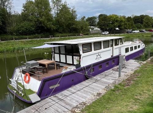 Nuit insolite à bord d'une péniche, 6 personnes