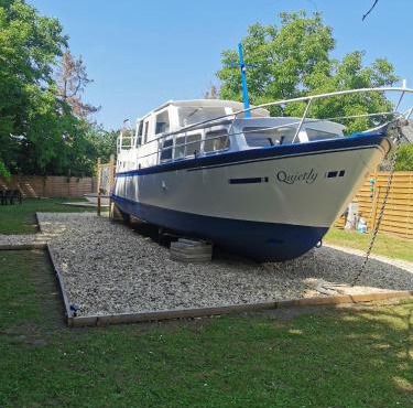 Nuit insolite bateau sur terre