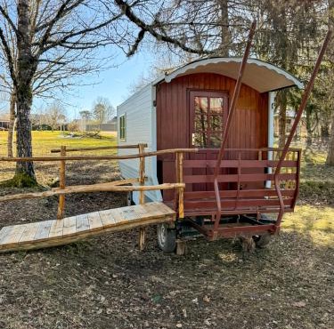 Nuit Magique en Roulotte - Vue Montagnes - Corrèze