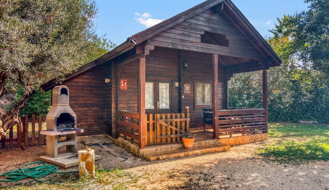 Null 'Entre Viejos Olivos 4' with Mountain View, Shared Pool and Air Conditioning