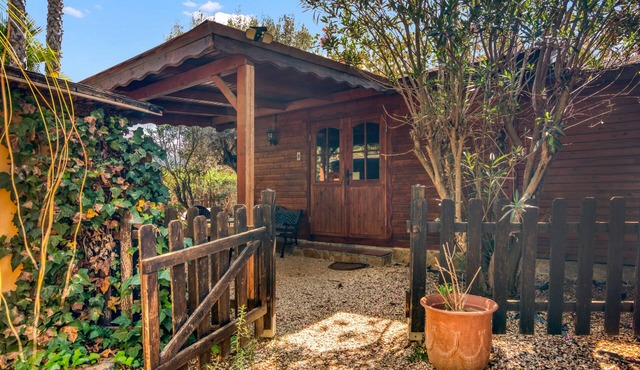 Null 'Entre Viejos Olivos 8' with Mountain View, Shared Pool and Air Conditioning