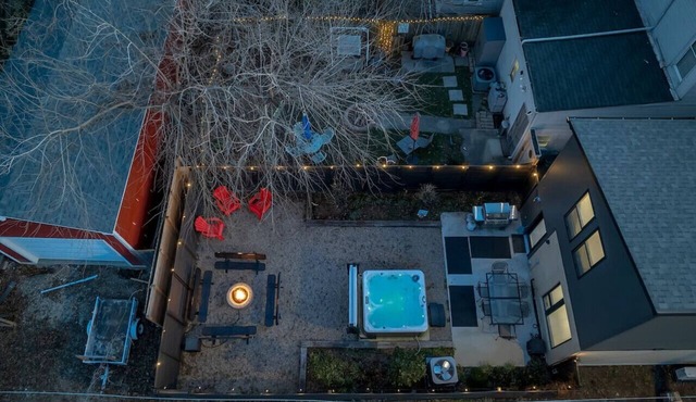 NULU-Fire Pit-Hot Tub-BBQ-King Bed-Fast Wifi