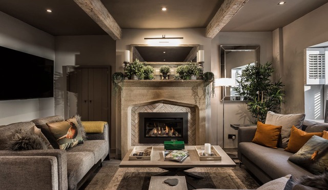 NUMBER 10, pet friendly, luxury holiday cottage in Whalley