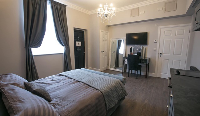 Number 10 The Abbey - Merrivale Apartment