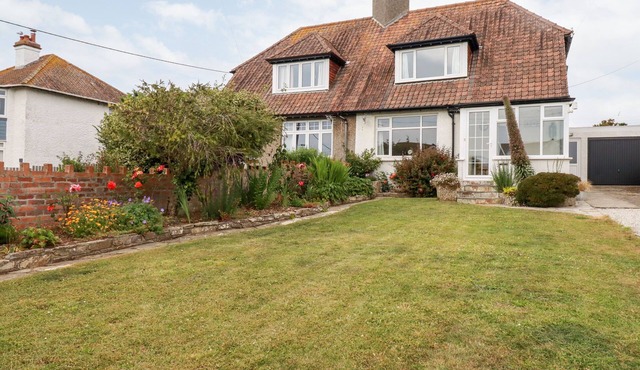 NUMBER 37, pet friendly, country holiday cottage in Bude