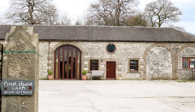 NUMBER 4, family friendly, character holiday cottage in Biggin