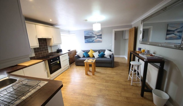 Number 4 Old Tiverton Rd